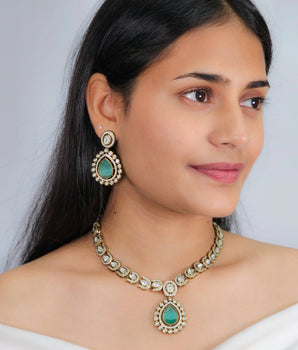 Moissantie Kundan Necklace Set