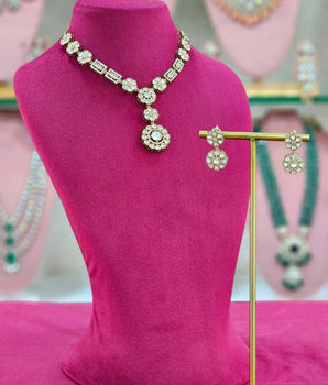 Moissantie Kundan Necklace Set