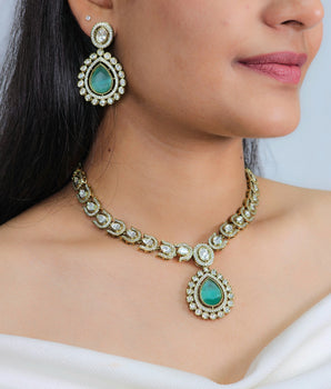 Moissantie Kundan Necklace Set
