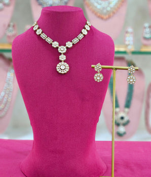 Moissantie Kundan Necklace Set
